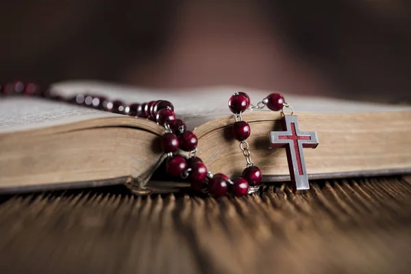 depositphotos_191495386-stock-photo-holy-communion-concept-holy-bible bacaan, ekaristi, Harian, homili, injil, Katolik, misa, Perayaan, renungan