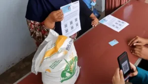 ilustrasi-penyaluran-bansos-beras-instagram-at-desagagaksipat-XDv6K bansos, bantuan, beras, blt, BPNT, cair, cara, cek, desil, DTKS, DTSEN, jadwal, Kemensos, kesra, KPM, ktp, nik, Pangan, Penerima, Perlinsos, PKH, Sembako, Tanda, tunai