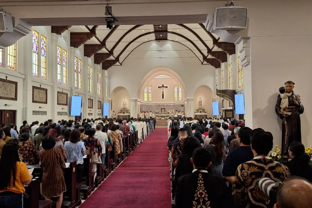jadwal_misa_natal_di_surabaya_jatim_1766553347 bacaan, ekaristi, Harian, homili, injil, Katolik, misa, Perayaan, renungan