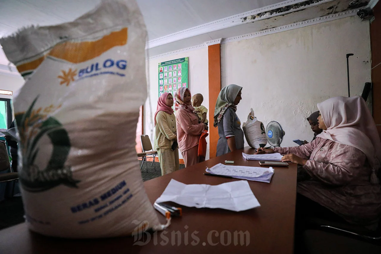jibi_21052024-bi-arf-22-bantuan-beras-5_20240521043210485_1777896704 bansos, bantuan, beras, blt, BPNT, cair, cara, cek, desil, DTKS, DTSEN, jadwal, Kemensos, kesra, KPM, ktp, nik, Pangan, Penerima, Perlinsos, PKH, Sembako, Tanda, tunai