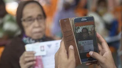 pembagian-bst-tahap-enam-di-palembang-2_169 bansos, bantuan, blt, BPNT, cair, cara, cek, desil, DTKS, DTSEN, jadwal, Kemensos, kesra, KPM, ktp, nik, Pangan, Penerima, Perlinsos, PKH, Sembako, Tanda, tunai