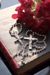 pngtree-rosary-next-to-a-bible-with-flowers-picture-image_13022620(1) bacaan, ekaristi, Harian, homili, injil, Katolik, misa, Perayaan, renungan