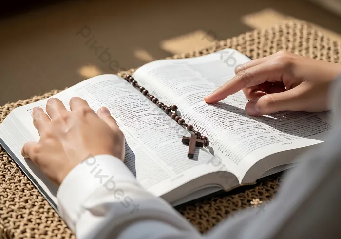 hands-holding-rosary-and-open-holy-bible-on-table-with-sunlight_16047016 bacaan, ekaristi, Harian, homili, injil, Katolik, misa, Perayaan, renungan